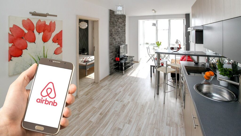 Airbnb considera la tecnología blockchain y aceptar pagos con criptomonedas