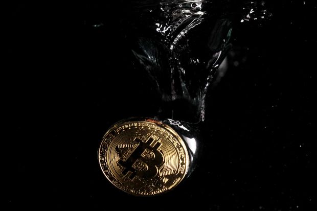 Bitcoin cae brevemente por debajo de $ 30,000, cayendo un 12% en lo que va de la semana