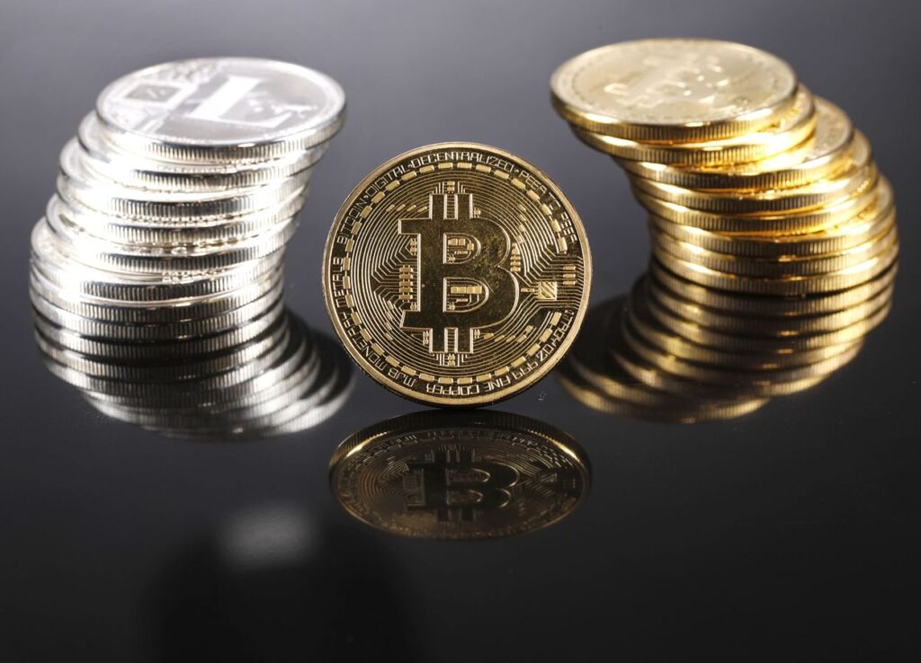Bitcoin se desploma, inversores eliminan casi USD 140 mil millones en capitalización del mercado de criptomonedas
