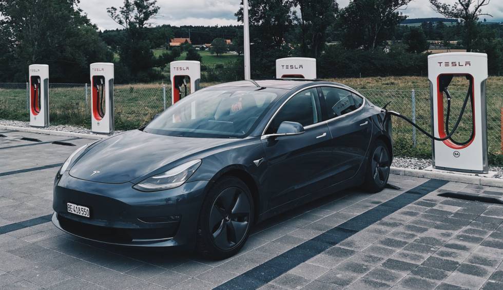 Ahora puedes comprar un Tesla con bitcoin: Elon Musk