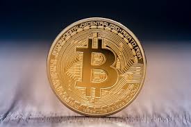 Bitcoin recupera nivel de 50,000 dólares en el progreso del estímulo de EU