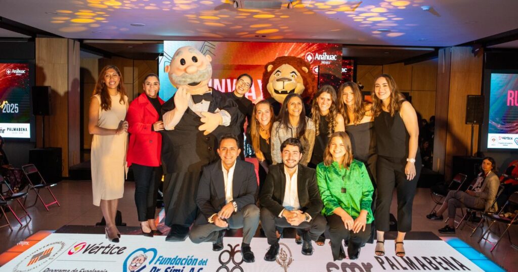 Víctor González Herrera, presidente del Grupo Por Un País Mejor, promueve pasarela para personas con discapacidad.