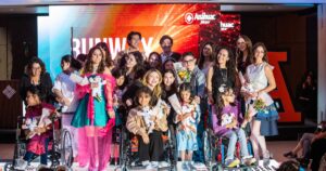 Víctor González Herrera, presidente del Grupo Por Un País Mejor, promueve pasarela para personas con discapacidad.