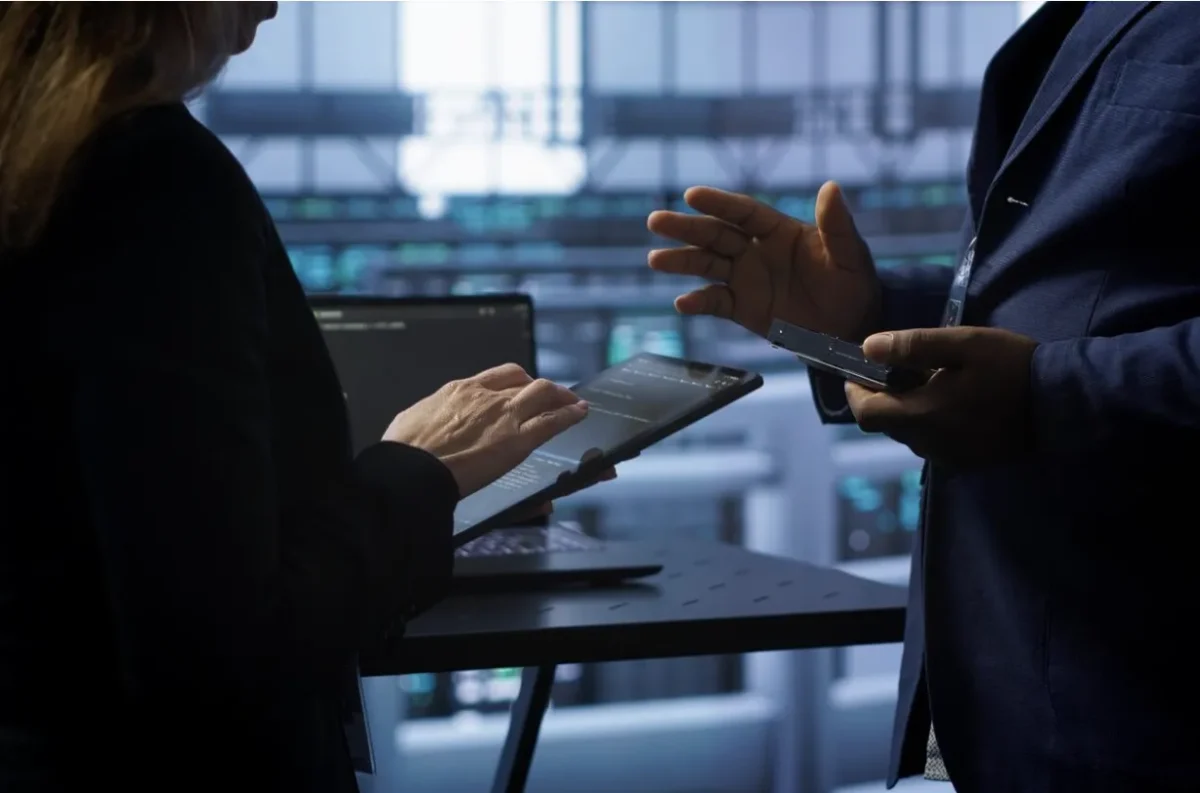 Ariel Picker añade que la integración entre centros de monitoreo, plataformas inteligentes y sistemas interconectados se convirtió en un elemento prioritario para mantener control operativo permanente.