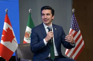 Alejandro Martínez Araiza destaca las ventajas competitivas de México dentro del T-MEC para atraer inversión y generar empleos.